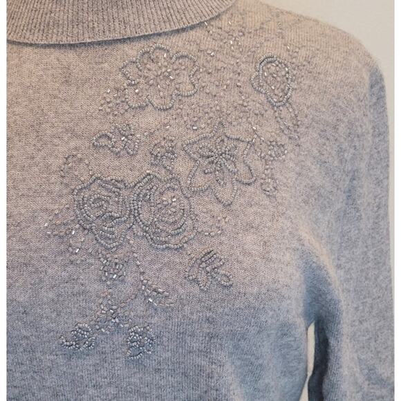VTG Marshall Field’s Gray Cashmere Beaded Floral Turtleneck Sweater L - Picture 2 of 7